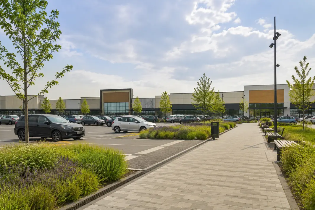 Herinrichting parkeerterrein winkelcentrum afgerond