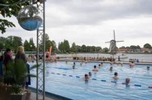 Zwem4daagse met discothema in Woerden en Harmelen organiseert zwemevenementen